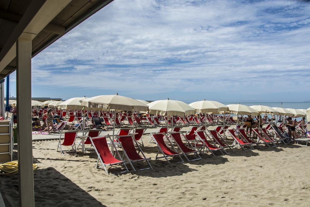 Hotel Riviera Blu Tirrenia Exterior foto