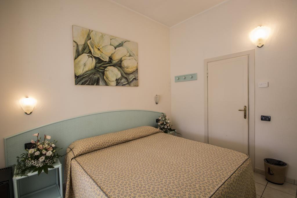 Hotel Riviera Blu Tirrenia Zimmer foto