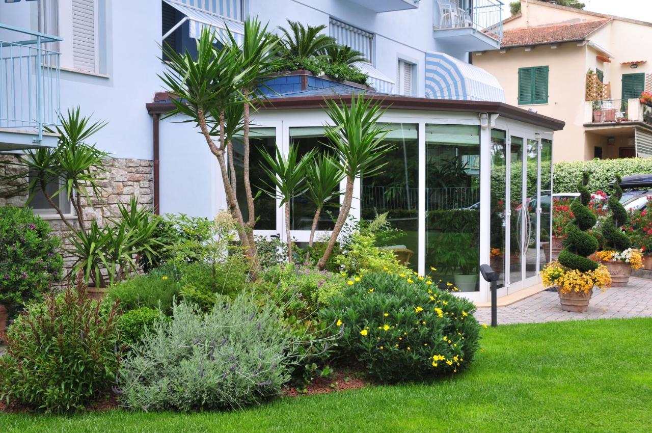 Hotel Riviera Blu Tirrenia Exterior foto