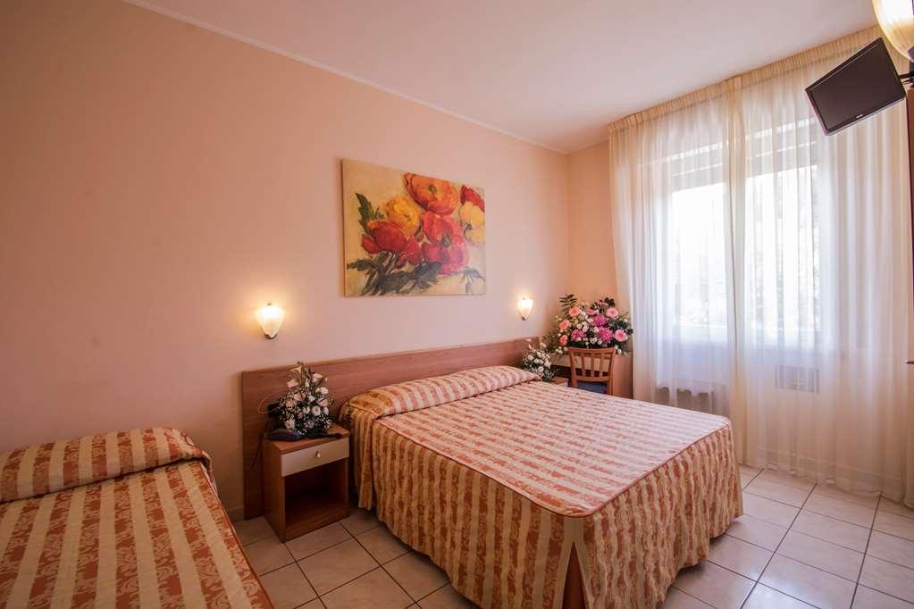 Hotel Riviera Blu Tirrenia Zimmer foto